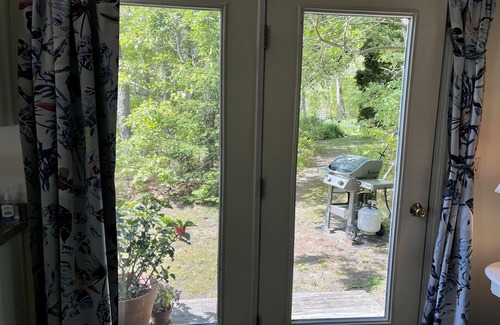 Edgartown House | Casa Chica is a charming cottage, nestled in the woods. Think beach or R & R!