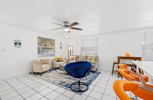 Central Sarasota House | Casa Cocoanut - Entire Property
