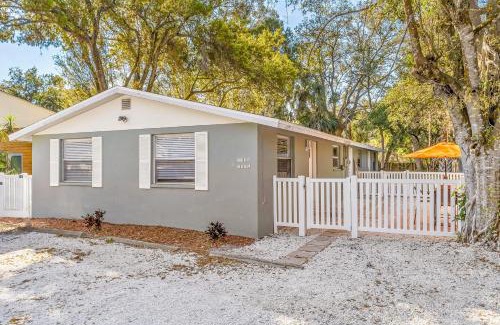 Central Sarasota House | Casa Cocoanut - Entire Property