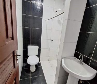 Marambaia House | CASA COM 3 QUARTO COP 30 PRÓXIMO A AEROPORTO bairro marambaia