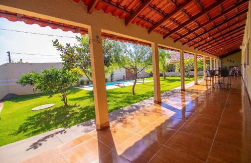 Caldas Novas Villa | Casa com amplo espaço verde, 4 Suítes e Piscina