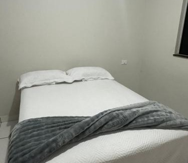 Mineiros House | Casa com dois quartos e piscina em mineiros