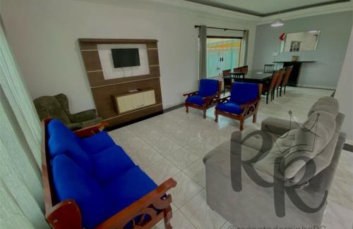 Vila Balnearia House | Casa com piscina a 3 minutos do mar
