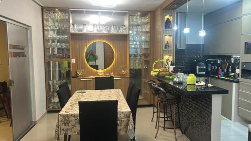 Jarderlandia House | Casa com Piscina e quartos amplos