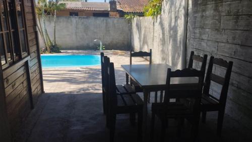 Matinhos House | Casa com Piscina Tv e Wi-fi, pertinho do Mar