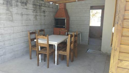 Matinhos House | Casa com Piscina Tv e Wi-fi, pertinho do Mar