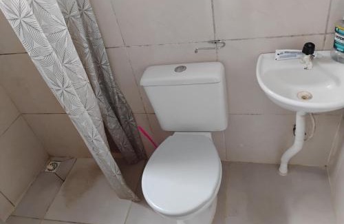 Curio-Utinga House | Casa com sala , 1 quarto cozinha, banheiro e área de lavar , próximo a ponto turístico parque do utinga