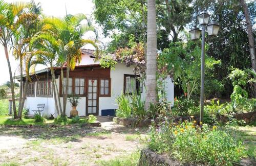 Colonia do Marcal House | Casa COMPLETA, 2 quartos, Estacionamento GRATUITO, WIFI 300MB, frigobar, microondas, fogão e jardim