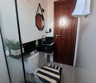 Ocian House | Casa completa em condominio, Wi-Fi e garagem gratuitas, á 8 min da praia!