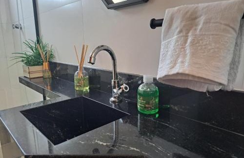 Ocian House | Casa completa em condominio, Wi-Fi e garagem gratuitas, á 8 min da praia!