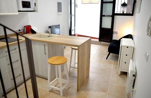 Perelada Apartment | Casa con Encanto en el Centro de Peralada: 6 Personas, WiFi, SMART TV, A/C - ES-228-172