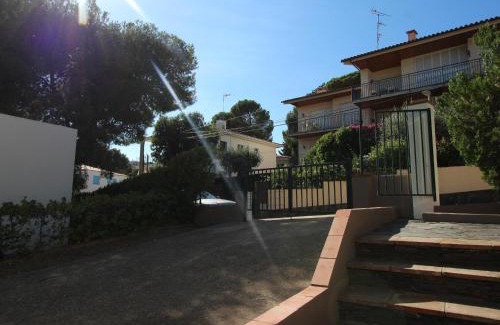 Llanca House | Casa con Jardín a 100m de la Playa de la Farella, Wifi y Garaje Privado - ES-228-175