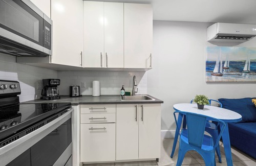 Harbordale Apartment | Casa Cordova by Lowkl