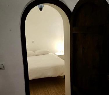 Perales de Tajuna House | Casa Cueva Castillo