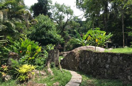 Parque das Palmeiras House | Casa da mata com piscina natural em condomínio