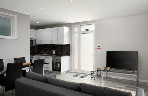 Calheta Apartment | Casa da Relva com Piscina Aquecida Interna