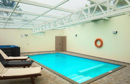 Calheta Apartment | Casa da Relva com Piscina Aquecida Interna