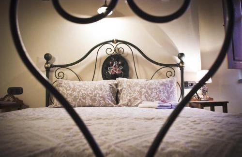 Laconi Bed & Breakfast | Casa De Ajala - B&B de Charme in Antica Dimora totalmente ristrutturata e dotata di tutti i confort Bagni privati Spazio living Patio esterno Ambienti climatizzati Degustazioni prodotti locali
