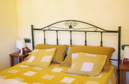 Laconi Bed & Breakfast | Casa De Ajala - B&B de Charme in Antica Dimora totalmente ristrutturata e dotata di tutti i confort Bagni privati Spazio living Patio esterno Ambienti climatizzati Degustazioni prodotti locali