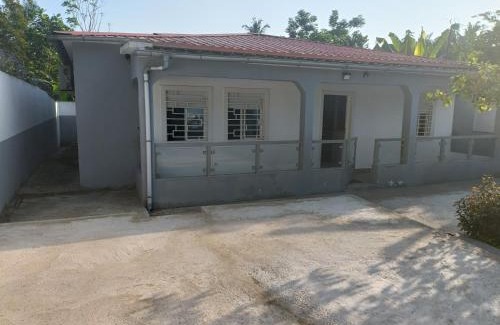 Monte Cafe House | CASA DE FÉRIAS/LOBATA