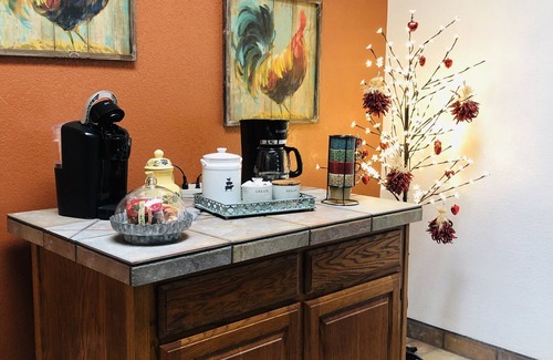 Las Cruces House | Casa de Flores 3 bdrm, 2 bath with covered hot tub