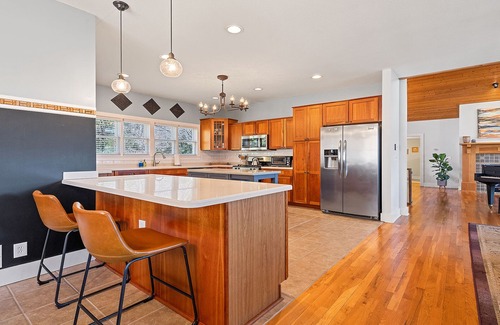 Lake Junaluska House | Casa De La Mijenta - Spacious 5-bedroom Modern Lodge in npeaceful Lake Junaluska