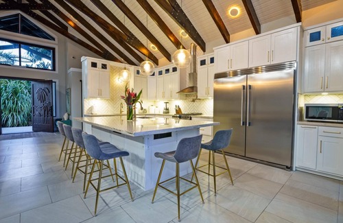 Cocoplum Villa | Casa de Wilson - 5 Bedroom Beachfront Villa