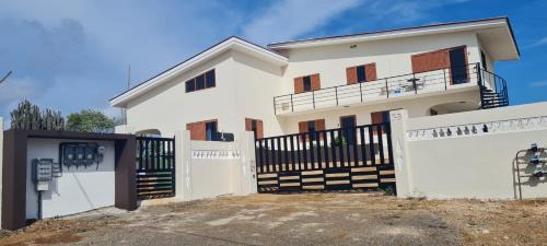 Montana Rey Apartment | Casa di Magna Apartments