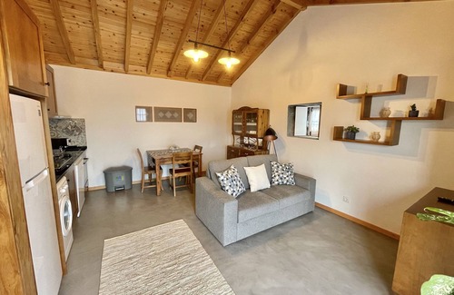 Praia da Vitoria Cottage | Casa do Avô José Alves (T1), Country House - Rural Tourism