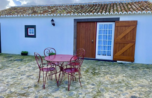 Praia da Vitoria Cottage | Casa do Avô José Alves (T1), Country House - Rural Tourism