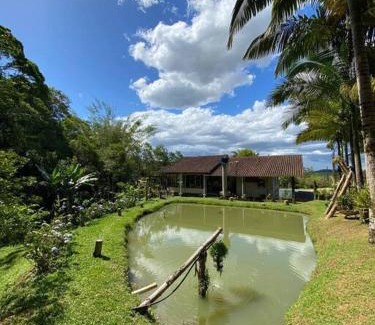 Guaramirim House | casa do lago, paz e sossego.