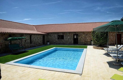 Codecoso House | Casa do Tanque Camélias de Basto