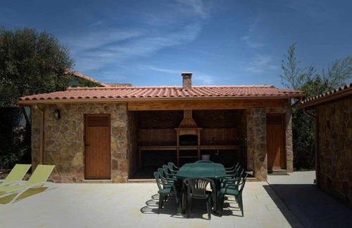 Codecoso House | Casa do Tanque Camélias de Basto