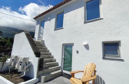 Prainha House | Casa dos Castanheiros - The White Cottage