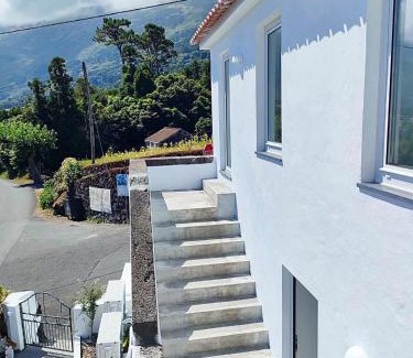 Prainha House | Casa dos Castanheiros - The White Cottage
