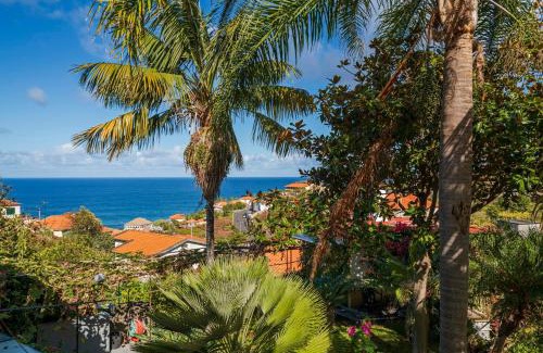 Ponta Delgada House | Casa dos Terços by An Island Apart