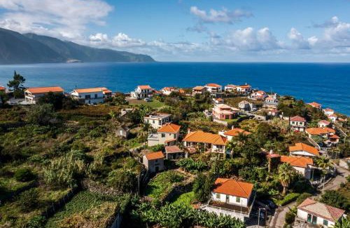 Ponta Delgada House | Casa dos Terços by An Island Apart