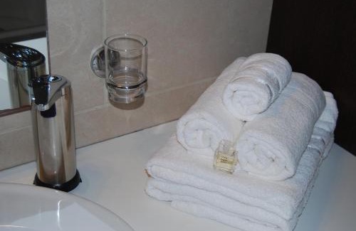 Neapoli House | Casa Edelsy Bienvenid@s a un oasis de tranquilidad Descubre el encanto de Creta desde nuestra casa de ensueño! Tranquilidad, comodidad y elegancia. Explora Creta desde nuestro acogedor hogar Una escapada inolvidable te espera.