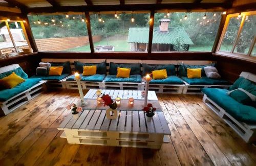Frasinet House | Casa Ele