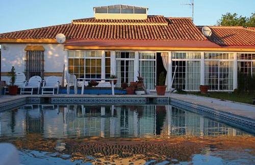 Palomares del Rio House | Casa Elizabeth