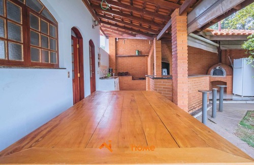 Aguas de Santa Barbara House | Casa em Santa Bárbara com piscina e forno a lenha