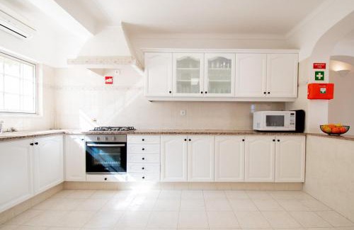 Mato Serrao Villa | Casa Filipa Lower Floor - Charming 3-Bedroom Villa with Heated Pool