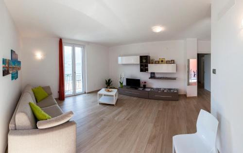 Lezzeno Apartment | Casa Fiore