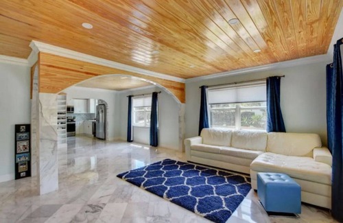 Sunshine Park House | Casa Flamingo