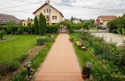 Curtea De Arges House | Casa Florilor