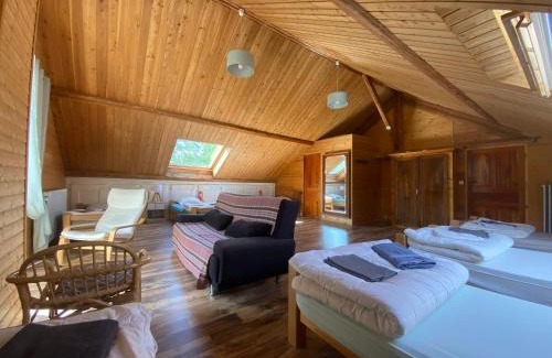 Molines-en-Queyras Bed & Breakfast | CASA-Gondolier Loft chambre pour 7 personnes