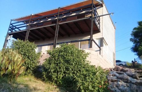 Villa Parque Siquiman House | Casa Hebe - En las sierras de Córdoba - cuenta con tres habitaciones y capacidad para 8 personas, tranquila con increibles vistas