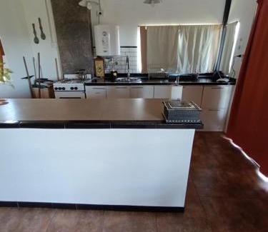 Villa Parque Siquiman House | Casa Hebe - En las sierras de Córdoba - cuenta con tres habitaciones y capacidad para 8 personas, tranquila con increibles vistas