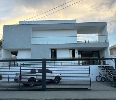 Parque Dez de Novembro House | Casa incrível em condomínio com piscina