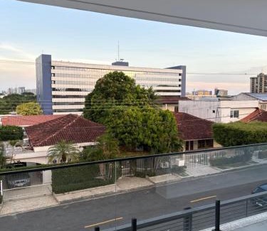 Parque Dez de Novembro House | Casa incrível em condomínio com piscina